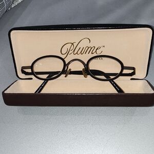 Plume Round Glasses with Case